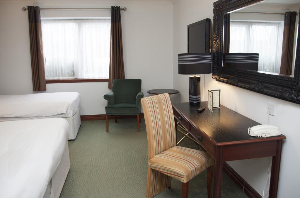 The Victoria Hotel Manchester By Compass Hospitality Олдем Екстер'єр фото