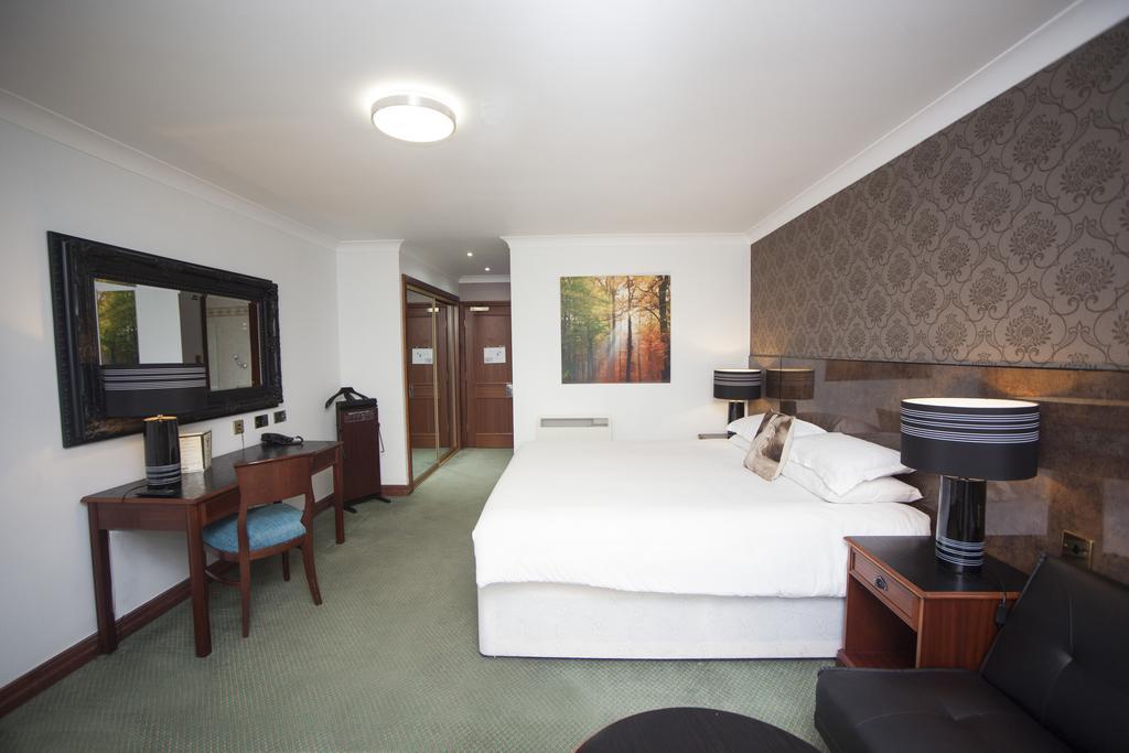The Victoria Hotel Manchester By Compass Hospitality Олдем Екстер'єр фото