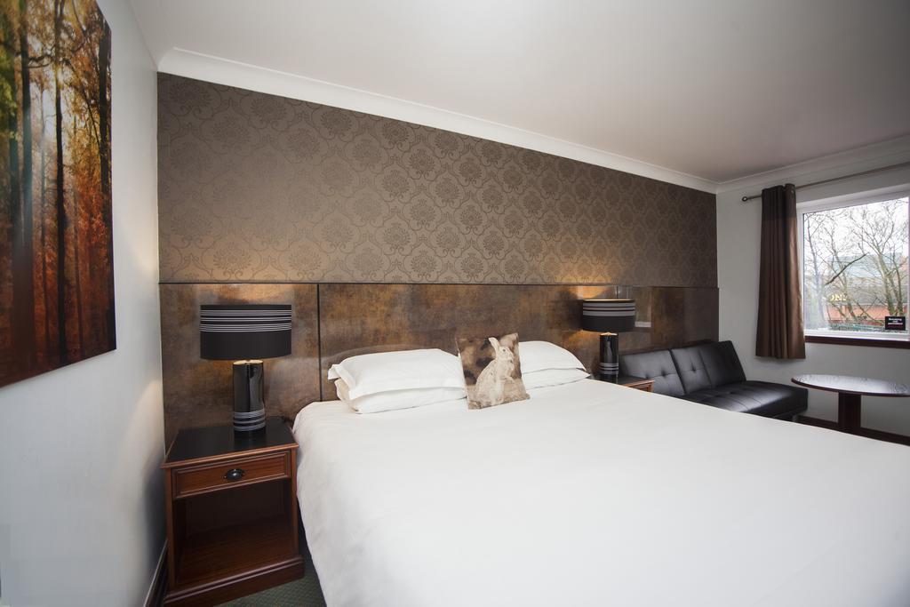 The Victoria Hotel Manchester By Compass Hospitality Олдем Екстер'єр фото