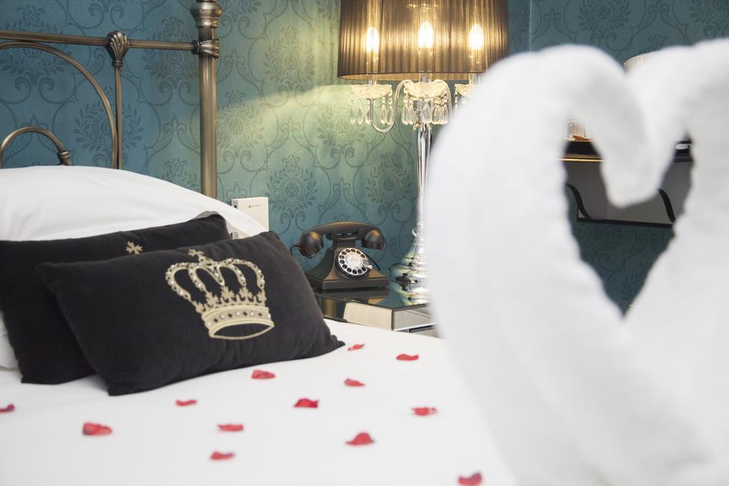 The Victoria Hotel Manchester By Compass Hospitality Олдем Екстер'єр фото
