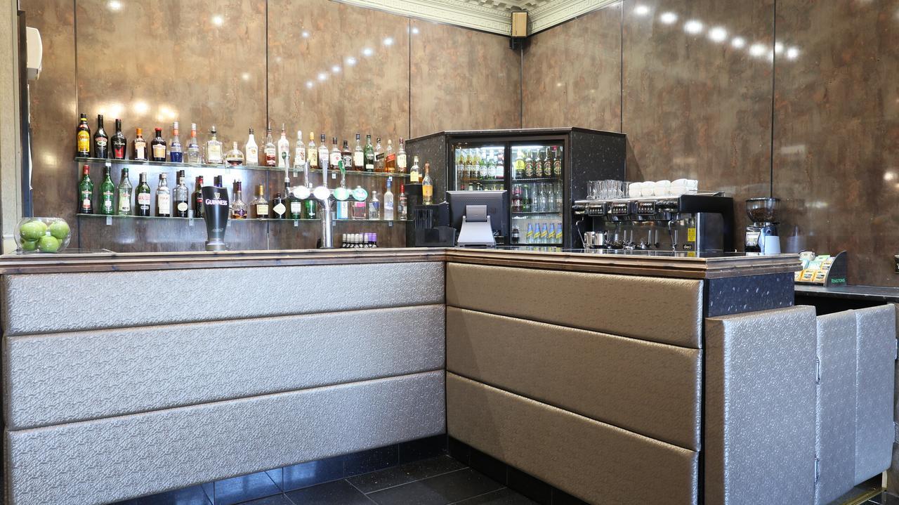 The Victoria Hotel Manchester By Compass Hospitality Олдем Екстер'єр фото