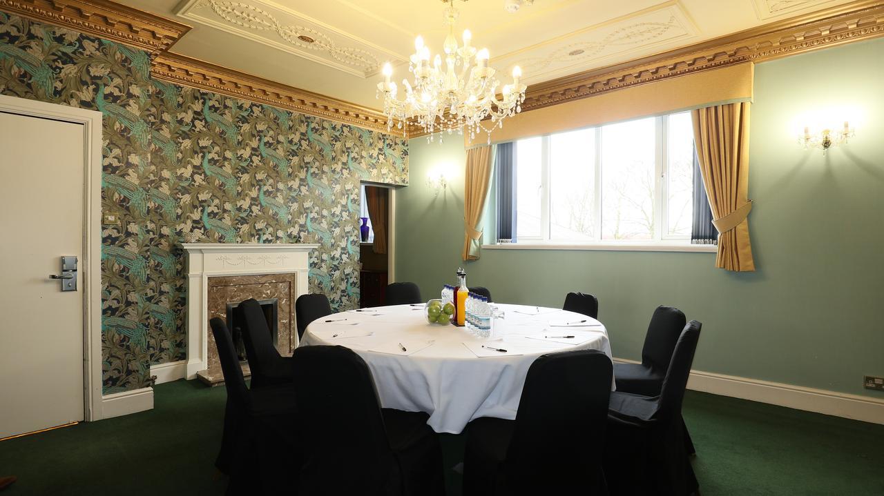 The Victoria Hotel Manchester By Compass Hospitality Олдем Екстер'єр фото