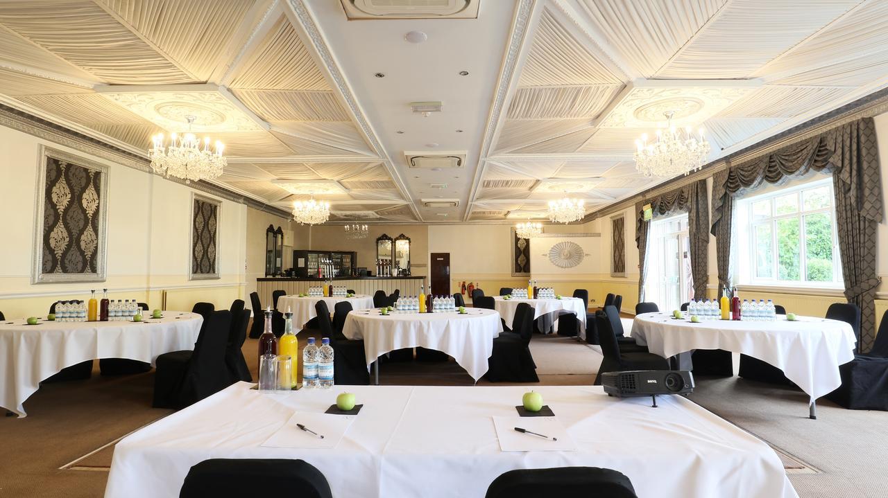 The Victoria Hotel Manchester By Compass Hospitality Олдем Екстер'єр фото