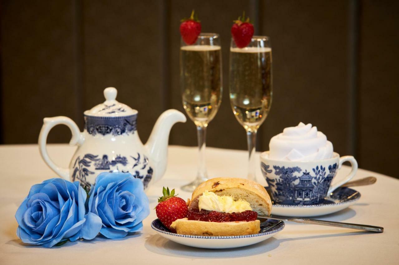 The Victoria Hotel Manchester By Compass Hospitality Олдем Екстер'єр фото